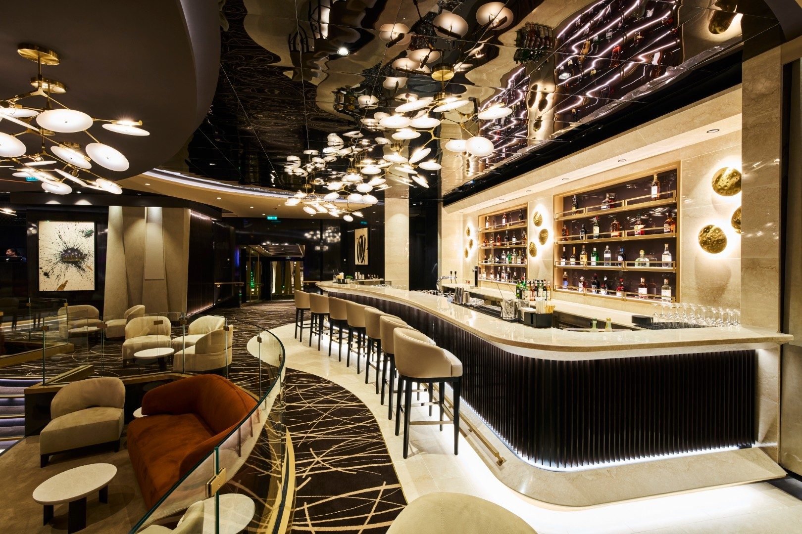 LOUNGE BAR