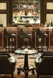 Le-Bar-at-Shangri-La-Hotel-